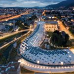 Wurm oder Fragezeichen: Die Gebäudeform weckt die Fantasie, wie bei einem Kunstwerk. Abbildung: Swatch