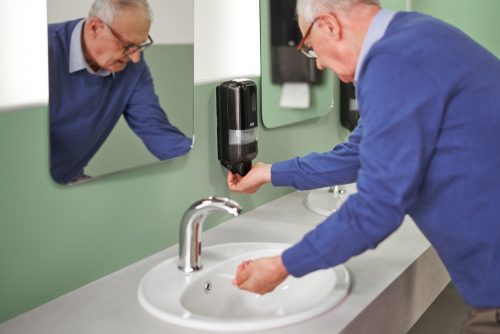 Die Erwartungen an Hygiene und Sauberkeit in öffentlichen Waschräumen hoch. Sie werden leider nicht immer erfüllt. Abbildung: Tork