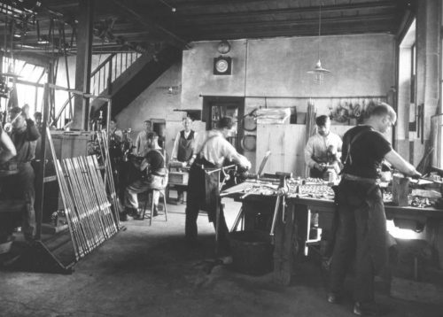 USM wurde 1885 als Metall- und Schlossereibetrieb gegründet. Abbildung: USM