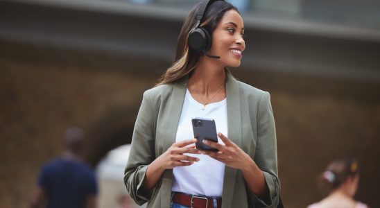 Sprachsteuerung könnte laut Studie bereits ab 2028 die bevorzugte Schnittstelle beim Umgang mit generativer KI sein. Abbildung: Jabra