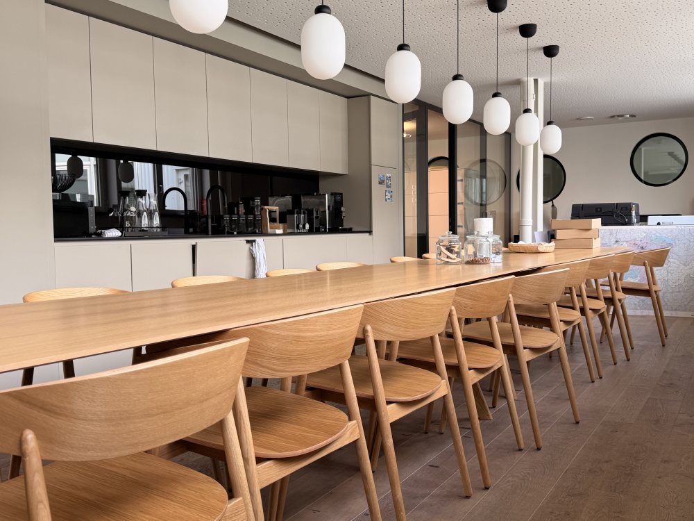 Aufenthalts- und Pausenbereich für die Mitarbeitenden mit hohem Wohlfühlfaktor. Abbildung: Sheila Emmenegger