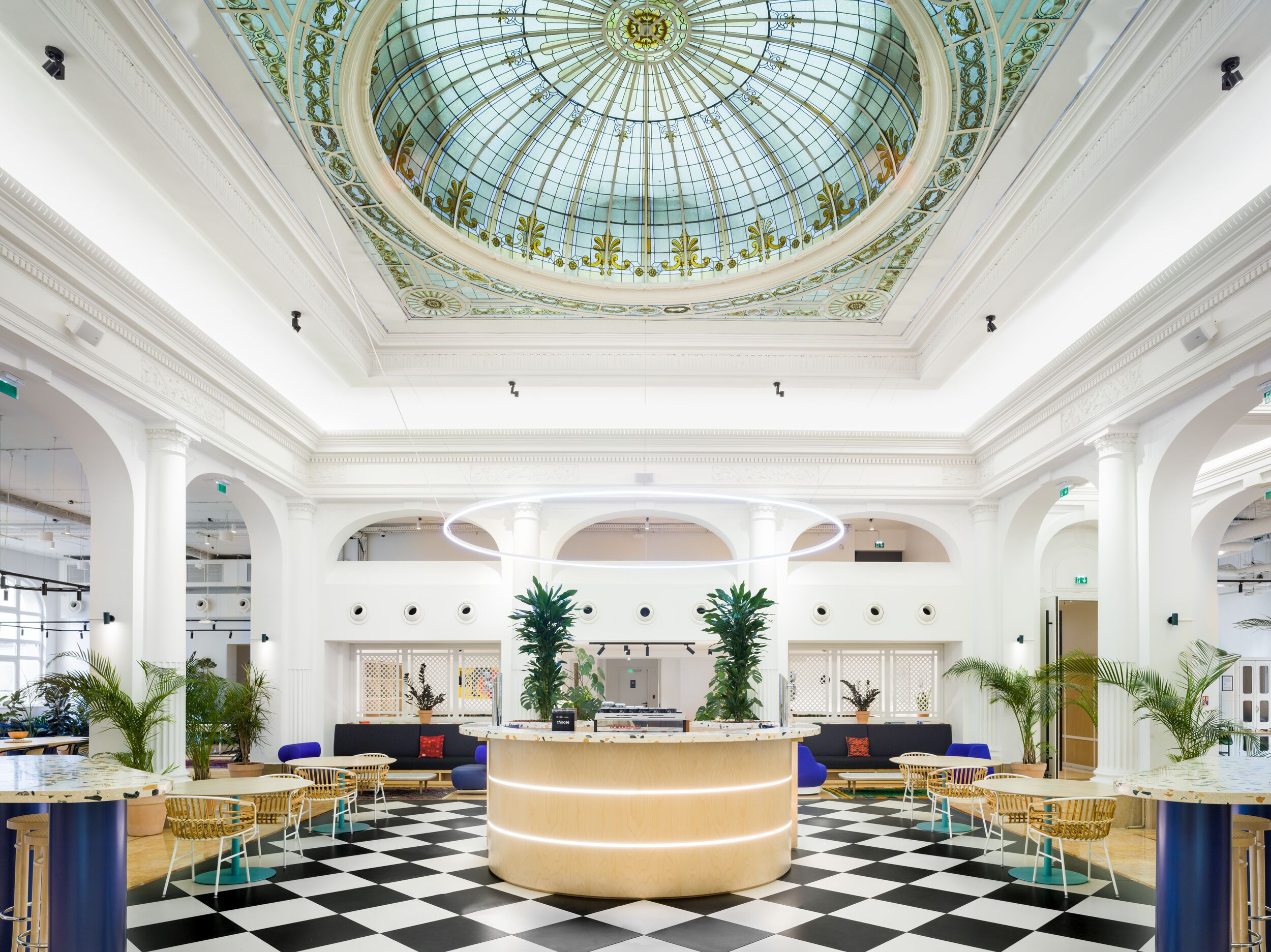 Das WeWork-Office in Paris setzt auf gehobene Ausstattung in luxuriöser Atmosphäre. Abbildung: WeWork