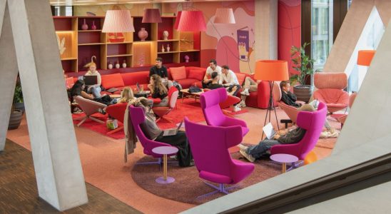 Der Lounge-Bereich für den entspannten Talk zwischendurch, die kreative Pause oder das Treffen mit Bekannten. Abbildung: Peter Würmli, Evolution Design