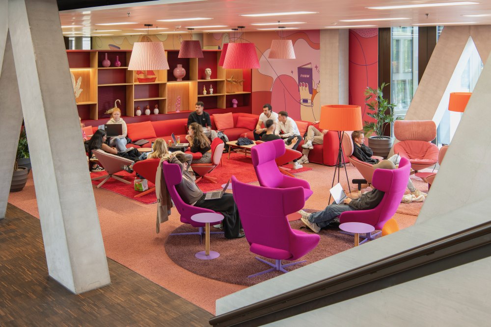 Der Lounge-Bereich für den entspannten Talk zwischendurch, die kreative Pause oder das Treffen mit Bekannten. Abbildung: Peter Würmli, Evolution Design