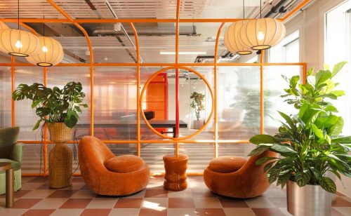 Das Motto der neuen Arbeitswelt lautete „This is not a Hotel“. Die Grenzen zwischen Hospitality, Workspace und Community Place sind fliessend. Abbildungen: Headsquarter