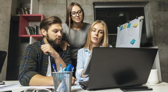 Werden Arbeitsaufgaben als gesellschaftlich wirkungsvoll ansehen, bewerten Mitarbeitende sie als sinnstiftend. Abbildung: ProlmageContent, Depositphotos